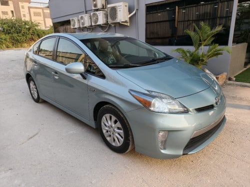 ឡានលក់ក្រដាសពន្ធ 2012 Toyota Prius Plug-In Code 006490
