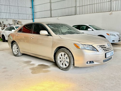 ឡានលក់Camry ឆ្នាំ07 LE ព៉ោង9 ក្នុងលឿង កៅអីចុច មានABS និង ប្រពន័VSCទុបលំនឹង ពណ៌មាស