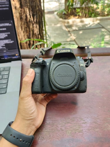 លក់តួរខ្លួន Canon 80D 90%