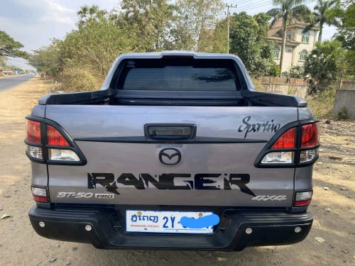 លក់Mazda BT50 ឆ្នាំ2013 ពណ៌ប្រផេះ ម៉ាសុីនធំប៉ុង2