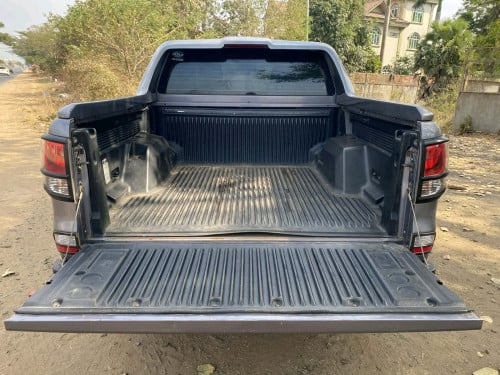 លក់Mazda BT50 ឆ្នាំ2013 ពណ៌ប្រផេះ ម៉ាសុីនធំប៉ុង2