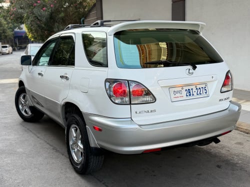 2001. ប៉ុង​.1 ឡានថ្មី​ ទឹក​ថ្នាំ​សុីនមួយជុំ​