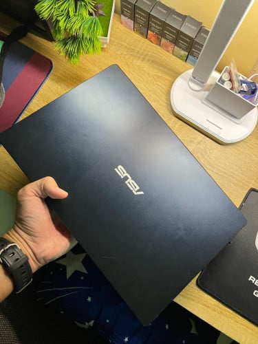 ASUS Vivobook E410M បញ្ជាក់ថ្មីខ្លាំងនៅក្រៅ