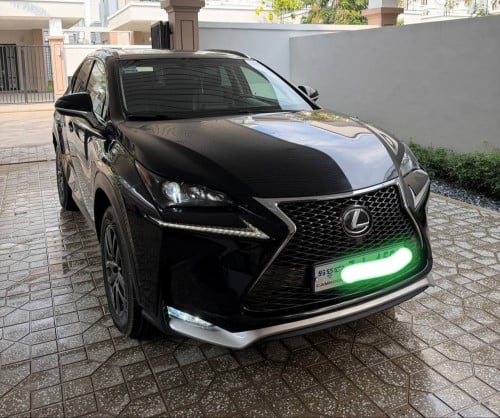 Black Lexus NX200T  2016