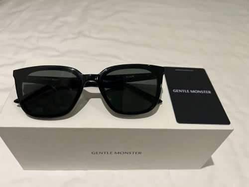 Gental monster Sun glasses