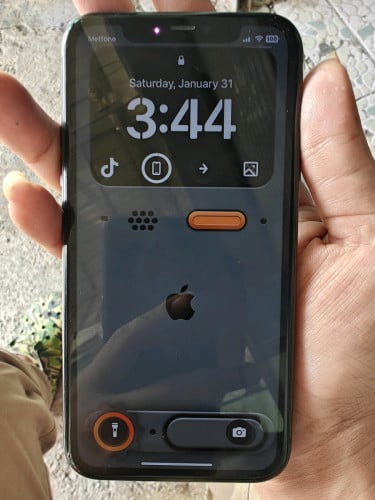 Iphone 11 សានុំសុីនស្អាត ថ្ម80% 64G មានស្គេន