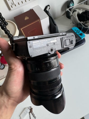 LUMIX GX85 lens 12-35 with extra battery