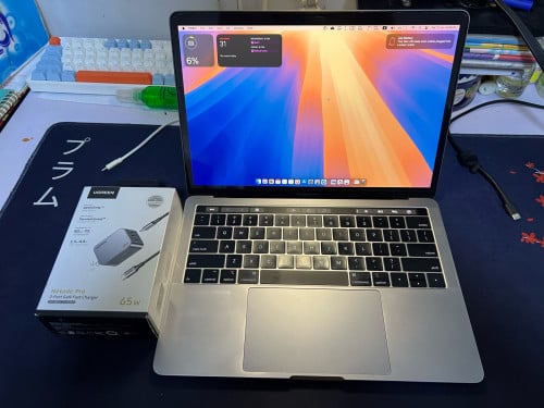 Macbook Pro 13inch 2019 4Thunderbolt i5 8/256 ថ្មថ្មីកាន់បាន6ម៉ោង ឆ្នាំងសាក65wថ្មី តម្លៃ320$