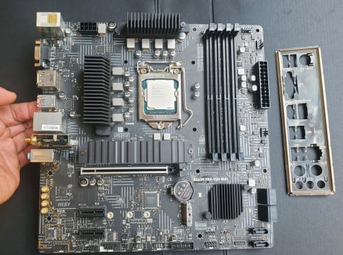 MB MSI B560M Pro- VDH WIFI with CPU Core i5-10400F (Used Good condition)