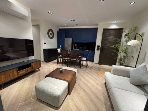 Modern 2 Bedrooms Condo for RENT in BKK1 with Gym and Pool