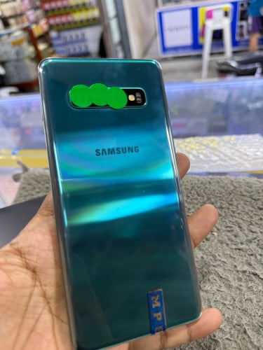 Samsung S10Plus 5G Ram8G Memory128G USA Sim/esim មានឆ្នាំងសាក