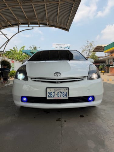 Toyata Prius 05 ឡេីងfull ឡាន​ស្អាត​ ម៉ាស៊ីន​ប្រអប់​លេខ​ ជេីងក្រោមស្អាត​ 9700$ ទិញ​ដាច់​ វ៉ៃ​ដូរ​បាន