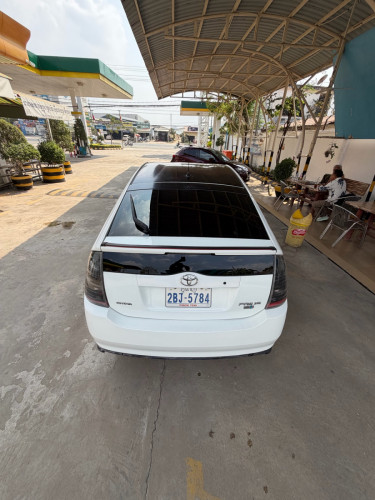 Toyata Prius 05 ឡេីងfull ឡាន​ស្អាត​ ម៉ាស៊ីន​ប្រអប់​លេខ​ ជេីងក្រោមស្អាត​ 9700$ ទិញ​ដាច់​ វ៉ៃ​ដូរ​បាន