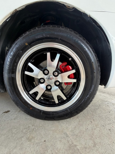 Toyata Prius 05 ឡេីងfull ឡាន​ស្អាត​ ម៉ាស៊ីន​ប្រអប់​លេខ​ ជេីងក្រោមស្អាត​ 9700$ ទិញ​ដាច់​ វ៉ៃ​ដូរ​បាន