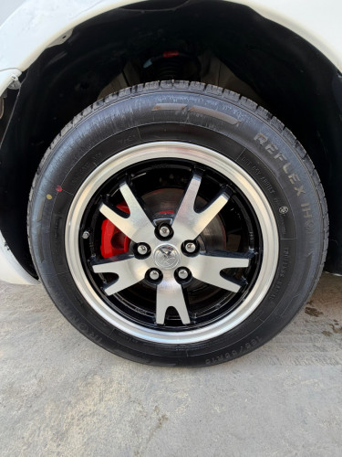 Toyata Prius 05 ឡេីងfull ឡាន​ស្អាត​ ម៉ាស៊ីន​ប្រអប់​លេខ​ ជេីងក្រោមស្អាត​ 9700$ ទិញ​ដាច់​ វ៉ៃ​ដូរ​បាន