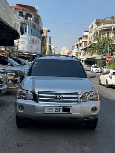 Toyota Highlander 2004 4ម៉ាសុីន(V4) ពណ៌ប្រាក់ ថ្នាំហ្សុីន90%