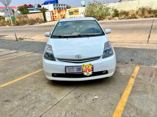 Toyota Prıus.ឡានស្អាតអត់មានបុកប៉ះទេលក់