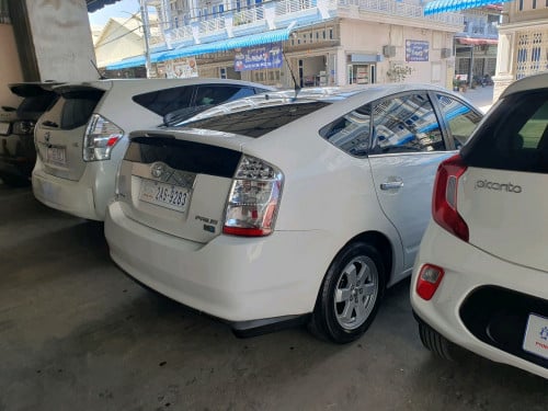 Toyota prius half full ប្រភេទឡានស្អាត