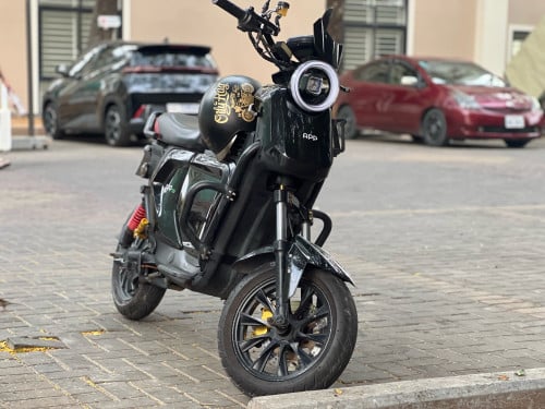 លក់ម៉ូតូ​អគ្គិសនី​មួយទឹក (អ្នក​ប្រើ​ផ្ទាល់)