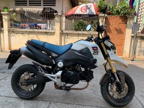 ម៉ូតូលក់​