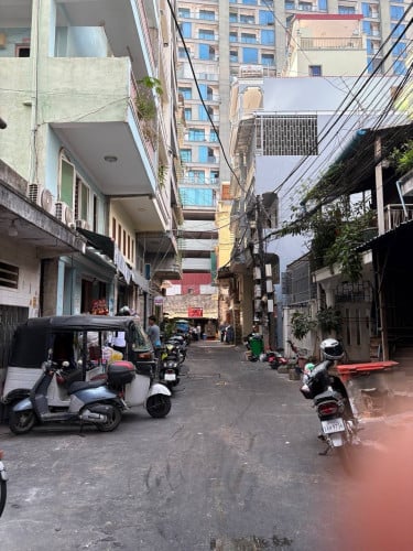 ផ្ទះល្វែងសំរាប់លក់ អាចសង់ច្រើនជាន់បាន