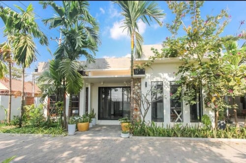 ផ្ទះវីឡាបែបអេឺរ៉ុបលក់ចំកណ្ដាលក្រុងសៀមរាប