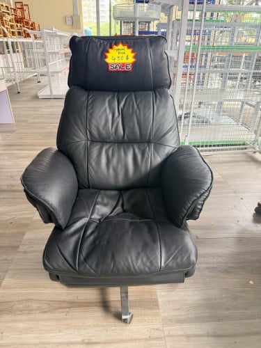 កៅអី​ប្រធាន