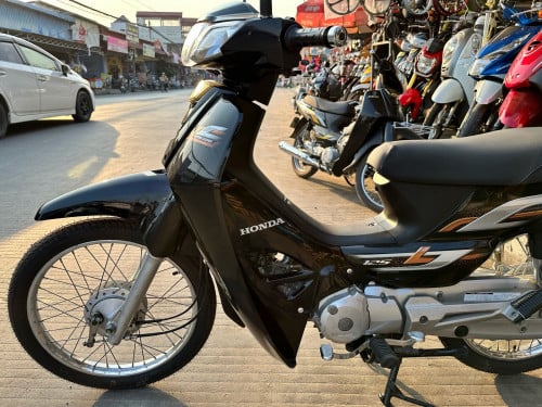 ម៉ូតូសង់020 ម៉ាស៊ីនតាន់ កាតគ្រីស៊ីនចំ នៅពន្លឺសុវណ្ណ