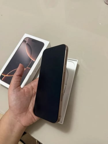 លក់បន្ទាន់16pro max ZA256G ស្អាត99.99%ថ្មខ្ពស់អេម