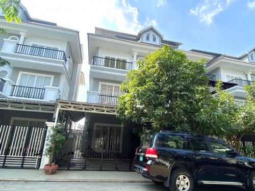 ផ្ទះវីឡាសម្រាប់ជួលនៅបុរី ភ្នំពេញអេលីតផាក 2 / Twin Villa for Rent at Borey Phnom Penh Elite Park 2