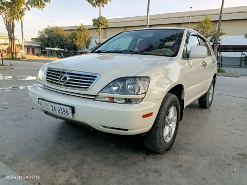 ឡានជិះលក្ខណះគ្រួសារ ឆ្នាំ2000 ប៉ុង1