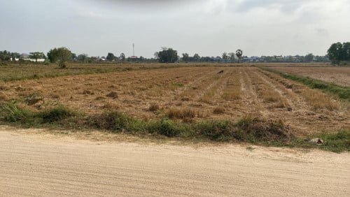 ដីលក់បន្ទប់ តម្លៃក្រោមទីផ្សារខ្លាំង ត្រឹមតែ240,000$ចរចារ