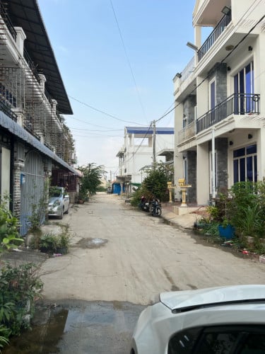 ចង់លក់ដីឡូតិ៍១កន្លែងម្តុំឈូកវ៉ាភូមិគោកព្រេជជាប់បុរីម៉នដានីបុរីលឹមឈាងហាក់ទទឺង 4.2 * 16