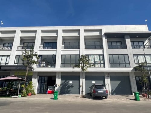 ផ្ទះអាជីវកម្ម ២ ល្វែង សំរាប់ជួល នៅក្នុងបុរី ជីបម៉ុង 50M