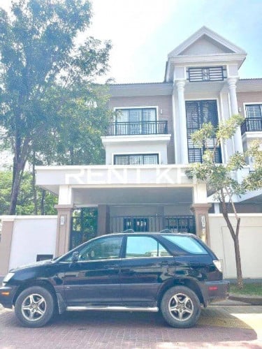 វីឡាសម្រាប់ជួលនៅបុរី ប៉េង ហួត 50m / Twin Villa for Rent at Borey Peng Huoth The Star Mera Garden