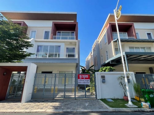 វីឡាភ្លោះសម្រាប់ជួលនៅបុរីអរគីដេ 6A / Twin Villa for Rent at Orkide 6A