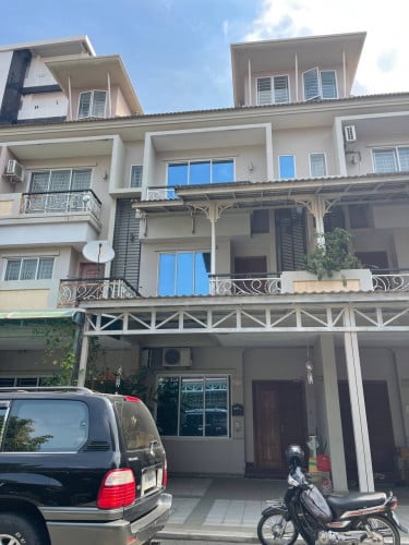 វីឡាកូនកាត់សម្រាប់ជួលនៅបុរី ប៉េង ហួតបឹងស្នោរ  / Link Villa for Rent at Borey Peng Huoth Beong Snor