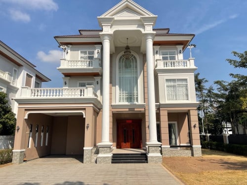 វីឡាសម្រាប់ជួលនៅបុរី ប៉េង ហួត បឹងស្នោរ / Queen Villa for Rent at Borey Peng Huoth Beoung Snor