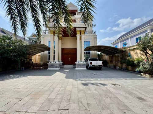 វីឡាសម្រាប់ជួលនៅជិតរង្វង់មូលកួរស្រូវ / Single Villa for Rent Near Kour Srov Roundabout