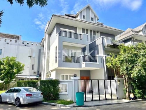 ផ្ទះសម្រាប់ជួលនៅបុរី  ភ្នំពេញថ្មី, ជិតកាំកូស៊ីធី / Twin Villa Rent Phnom Penh Thmey Kamko City