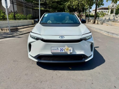🚘ស្តុកថ្មី Toyota bz4x 2025ប្រើទើបបានជាង1មុឺនគីឡូ ហ្សុីនមួយជុំ ខ្ចីណាស់🥰