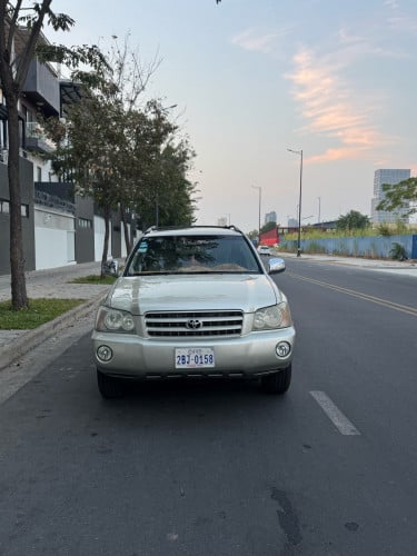 🚘 TOYOTA HIGHLANDER 2002 (Limited Full Option)ស្ថានភាព៖ មេឡាន ថ្នាំស៊ីន90% ធានាអត់បុក អត់ប៉ះ