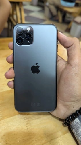 11 pro 99% 64G zin all bypass wifi