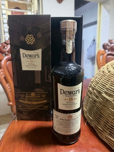 Dewar’s 700ml 18 years Has Box new