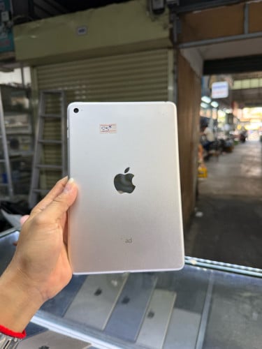 iPad Mini4 64G Bypass WiFi ម៉ាសុីនសានុំស្រុីន100% សាច់អេក្រង់ស្អាត