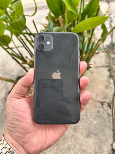 iPhone 11 64g នៅស្អាត97% សានុំសុីន ទាំងអស់ មាន ស្កេន