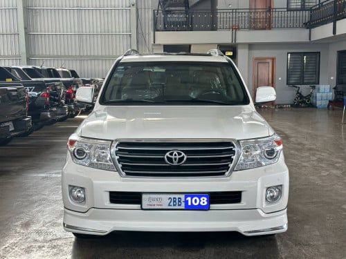 Land Cruiser 2013GXR V6 សាំង (អាម៉ាប់)Full option