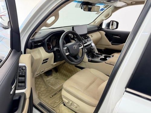 LC300 ZX 2023 ម៉ាស៊ូត​ , 19000គីឡូ​សុីន