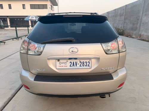 LEXUS RX330 2005 ប៉ុងមួយ ពណ៌មាស ប្រភេទឡានមូលសានុំស្រីន ថ្មីខ្លាំងខ្លាំង