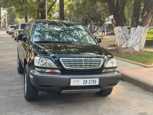 Rx300 ឆ្នាំំ99 ឡាននៅស្អាតថ្នាំនៅសុិនច្រើនអត់បុក ក្នុងថ្មី 8300